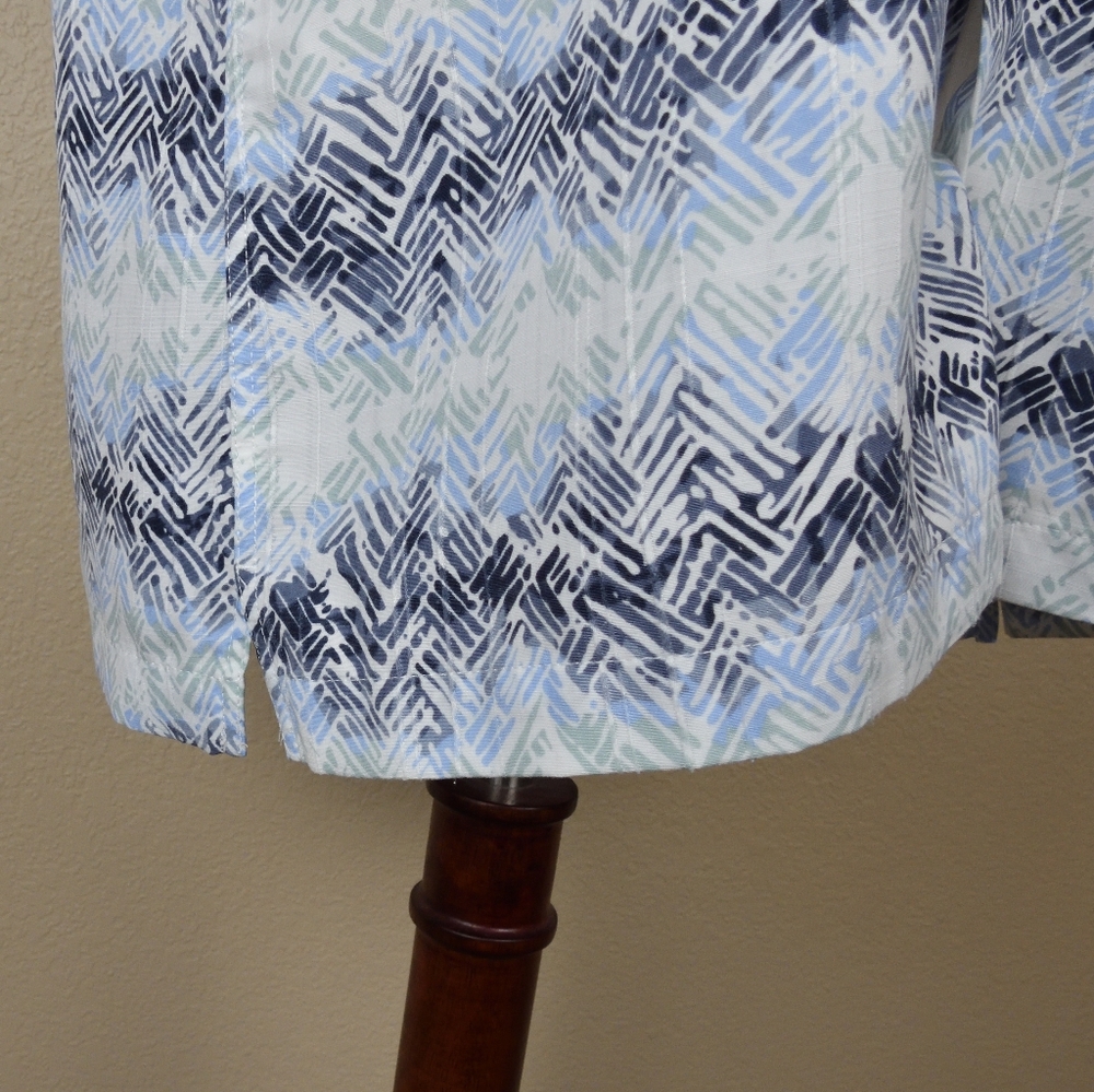 Van Heusen Men’s Button Down Shirt w/ Breast Pocket. Size- L (16-16.5) - Picture 8 of 8